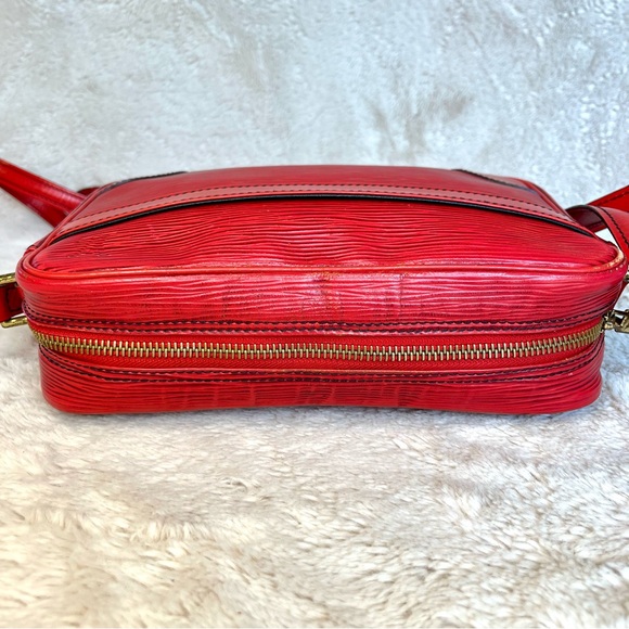 Louis Vuitton Trocadero Castilian Red Epi Crossbody Bag - Picture 10 of 17